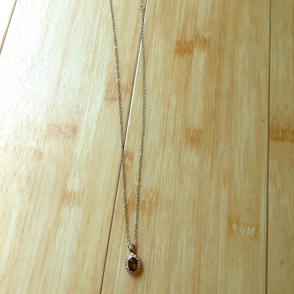 Delicate Green Stoned Pendant Costume Jewelry